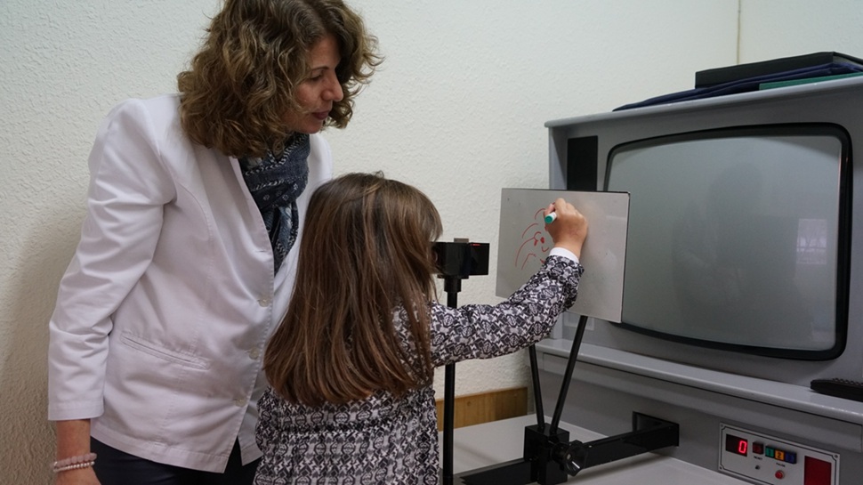 Uno de los objetivos del Trainopter era hacer más lúdicas las sesiones de terapia visual para los niños. FOTO: Cortesía Carles Bonafont