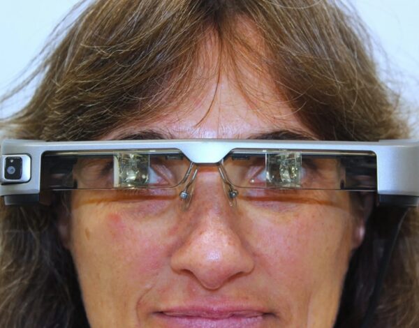 Un visor de realidad aumentada devuelve autonomía a pacientes con retinosos pigmentaria