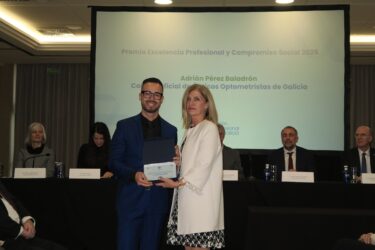 La Unión Profesional de Galicia distingue al óptico Adrián Pérez Baladrón