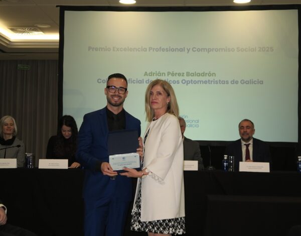 La Unión Profesional de Galicia distingue al óptico Adrián Pérez Baladrón