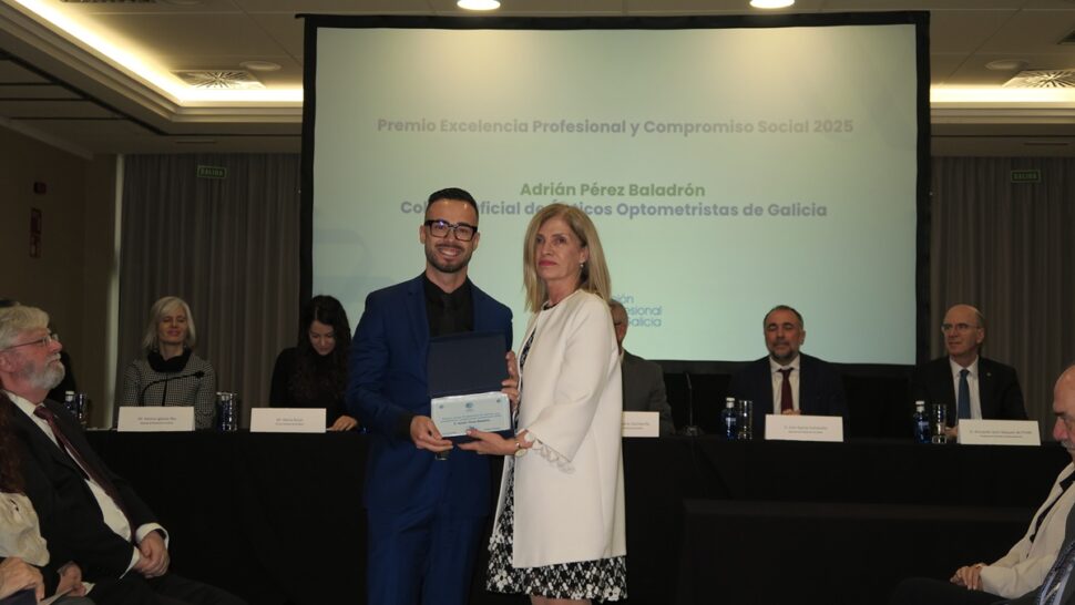La Unión Profesional de Galicia distingue al óptico Adrián Pérez Baladrón