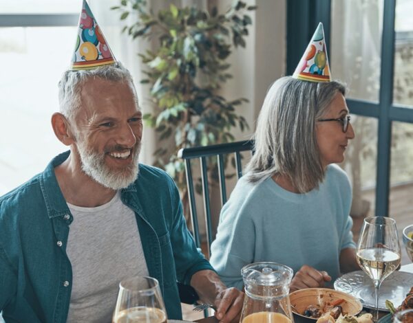 Las personas mayores tienen un mayor riesgo de sufrir disfunciones oculares como cataratas, glaucoma, degeneración macular o retinopatía diabética. FOTO: Getty Images