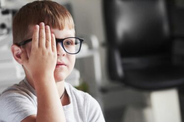 Essilorluxottica refuerza la concienciación sobre la miopía con Víctor García Molina como voz experta
