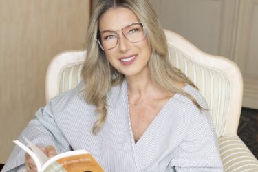 Superb Vision. Julia Backer