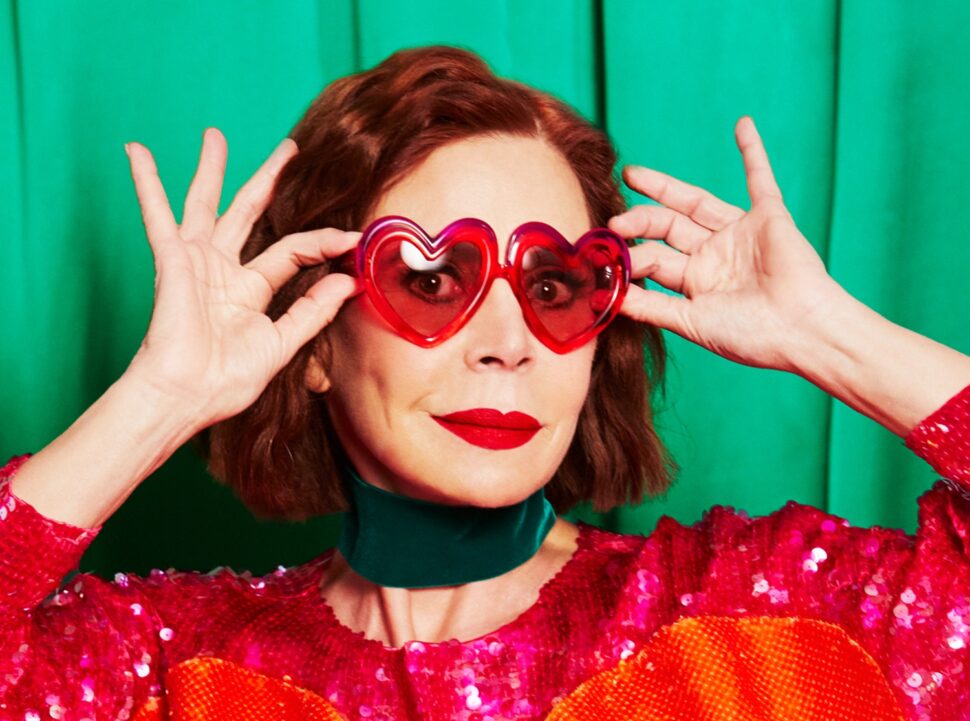 Agatha Ruiz de la Prada celebra el 25 aniversario de su colección de gafas con el lanzamiento de un modelo en edición limitada, desarrollado en colaboración con Optim, su licenciatario exclusivo.