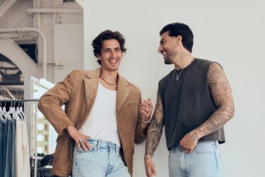En septiembre de 2024, Abercrombie&Fitch Co firmó un contrato de licencia con Marcolin, mediante el cual la multinacional italiana se encarga del diseño, fabricación y distribución de las gafas Abercrombie, Abercrombie Kids y Hollister, tanto en sol como en óptica.