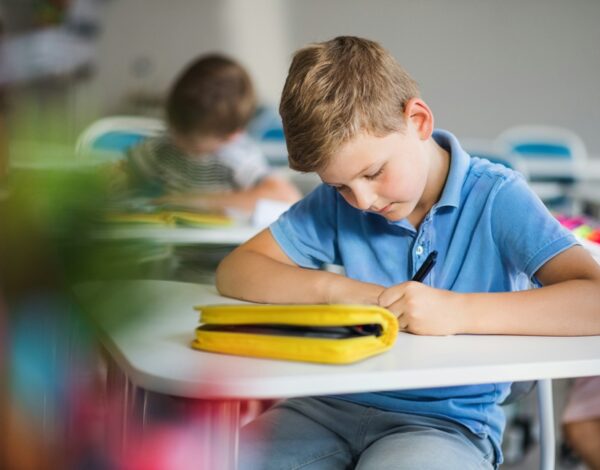 El Colegio de Ópticos de Galicia advierte del impacto de los problemas visuales en el rendimiento escolar y deportivo