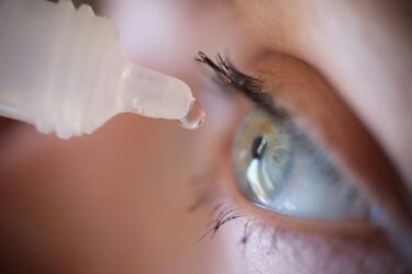 La FDA aprueba en Estados Unidos un colirio para tratar la presbicia