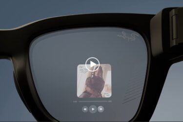 EssilorLuxottica y Meta Platforms, Inc. mostraron la evolución de su reconocida asociación en Meta Connect, donde presentaron la próxima generación de gafas de IA. Ampliando la categoría innovadora de productos introducidos hasta la fecha —incluyendo Ray-Ban Meta, las gafas de IA más vendidas del mundo, y el reciente lanzamiento de Oakley Meta HSTN—, las nuevas gafas que llegarán al mercado elevarán aún más el nivel en cuanto a estilo, funcionalidad y conexión humana.