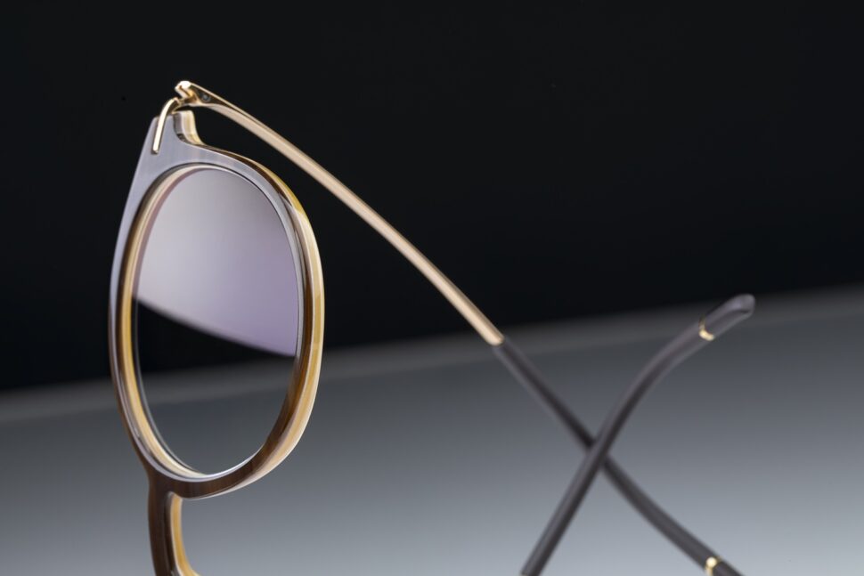 Silhouette eleva el lujo artesanal con Harmonie Naturelle, esculpida en cuerno natural