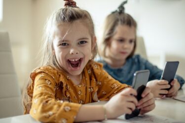 Optometristas en primera línea: la defensa visual de los niños frente a pantallas y miopía