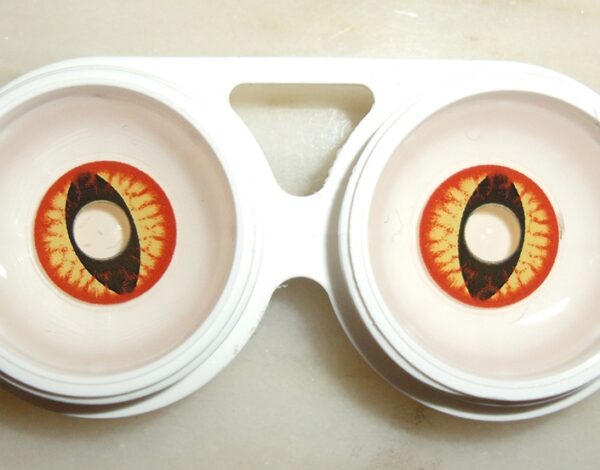 Las lentes cosméticas que se utilicen en el Entroido deben estar adaptadas antes de su uso por un óptico optometrista, según recomienda el Colexio de Ópticos Optometristas de Galicia