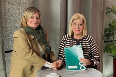 El Colegio Oficial de Ópticos-Optometristas de Andalucía (Coooa) redobla su apuesta por la capacitación profesional con la firma de un acuerdo con Optometr-IA al Cubo³