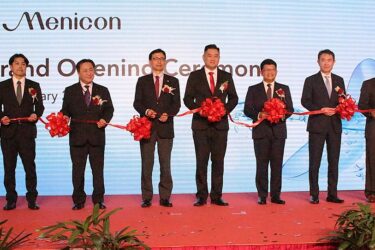 Menicon activa su ‘megaplanta’ en Malasia para asegurar suministro global de lentillas diarias