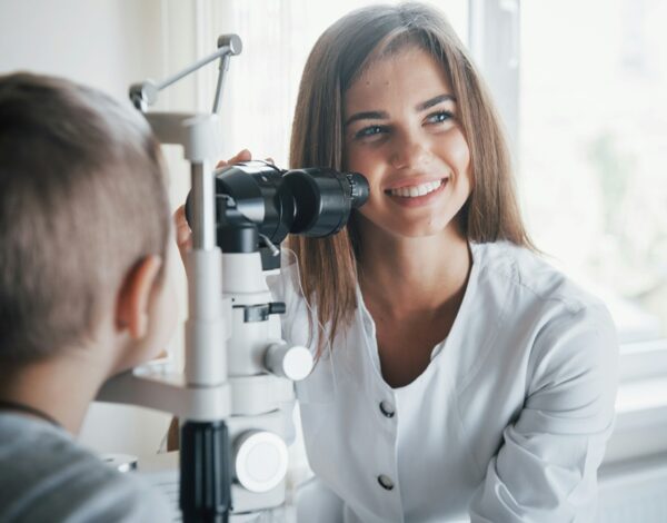 Mujeres en optometría: liderazgo y visibilidad en una profesión sanitaria