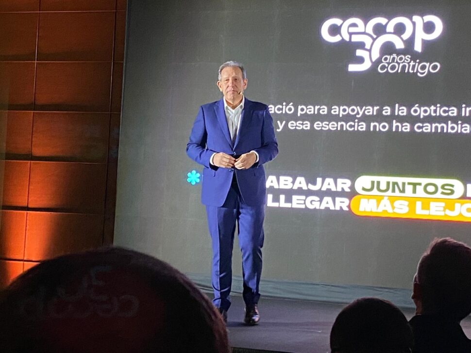 Cecop está de aniversario. El grupo fundado y liderado por Jorge Rubio cumple 30 años con una red de 6.000 ópticas asociadas en seis países —España, Brasil, Italia, Portugal, Reino Unido y Alemania— y una estructura internacional que suma 60 partners globales.