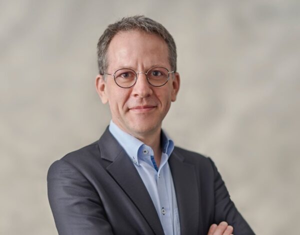 Optos mueve ficha en la industria mundial de la salud visual. La compañía, especializada en imagen retiniana de campo ultraamplio (UWF), ha nombrado a Alexandre Montague nuevo consejero delegado, con efecto inmediato.