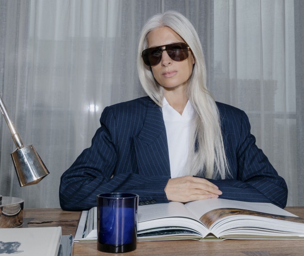 Linda Farrow vuelve a sus orígenes. La firma británica de gafas de lujo ha lanzado Iconic Collection, una nueva línea que recupera el espíritu de sus diseños originales de los años setenta combinando la herencia de la marca con elementos de fabricación contemporáneos.