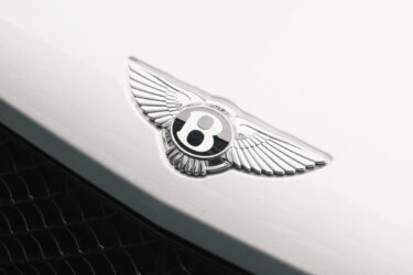 Grosfilley France da un golpe de efecto en el segmento premium. La compañía francesa ha firmado un acuerdo de licencia a largo plazo con Bentley Motors para desarrollar y distribuir Bentley Eyewear en todo el mundo.