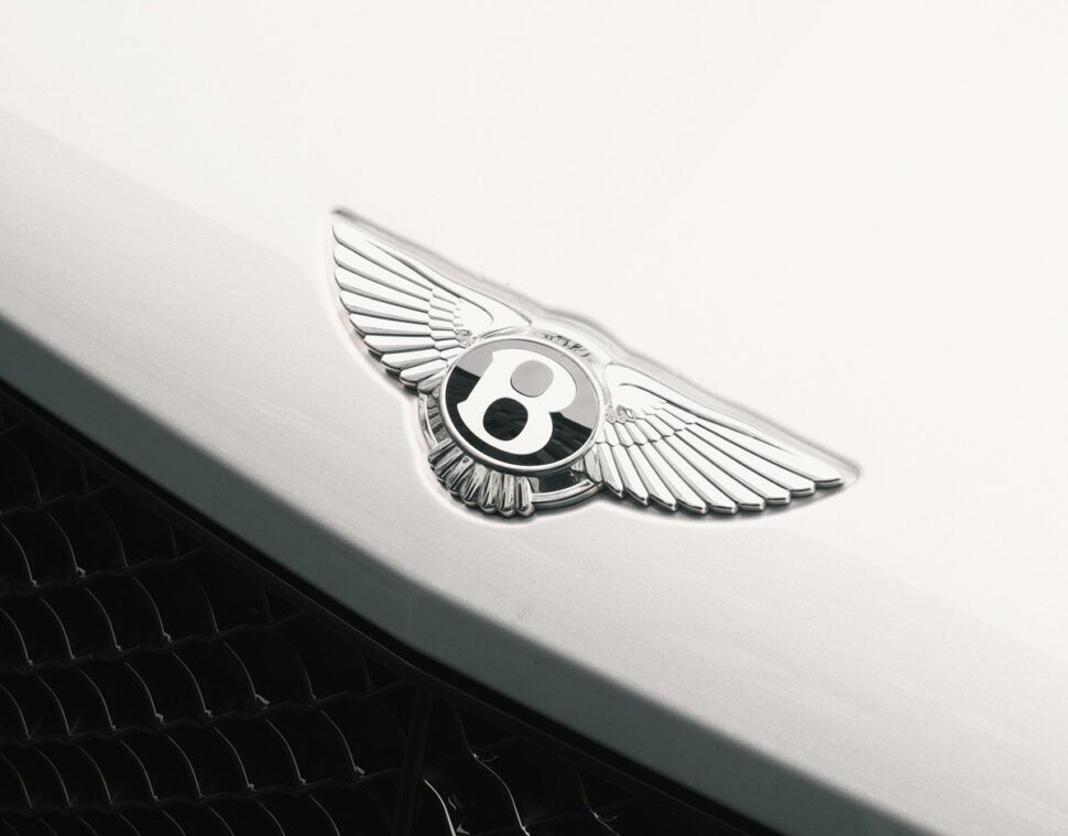 Grosfilley France da un golpe de efecto en el segmento premium. La compañía francesa ha firmado un acuerdo de licencia a largo plazo con Bentley Motors para desarrollar y distribuir Bentley Eyewear en todo el mundo.